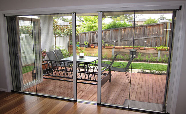 How to Choose the Best Retractable Screen Door for Your Home